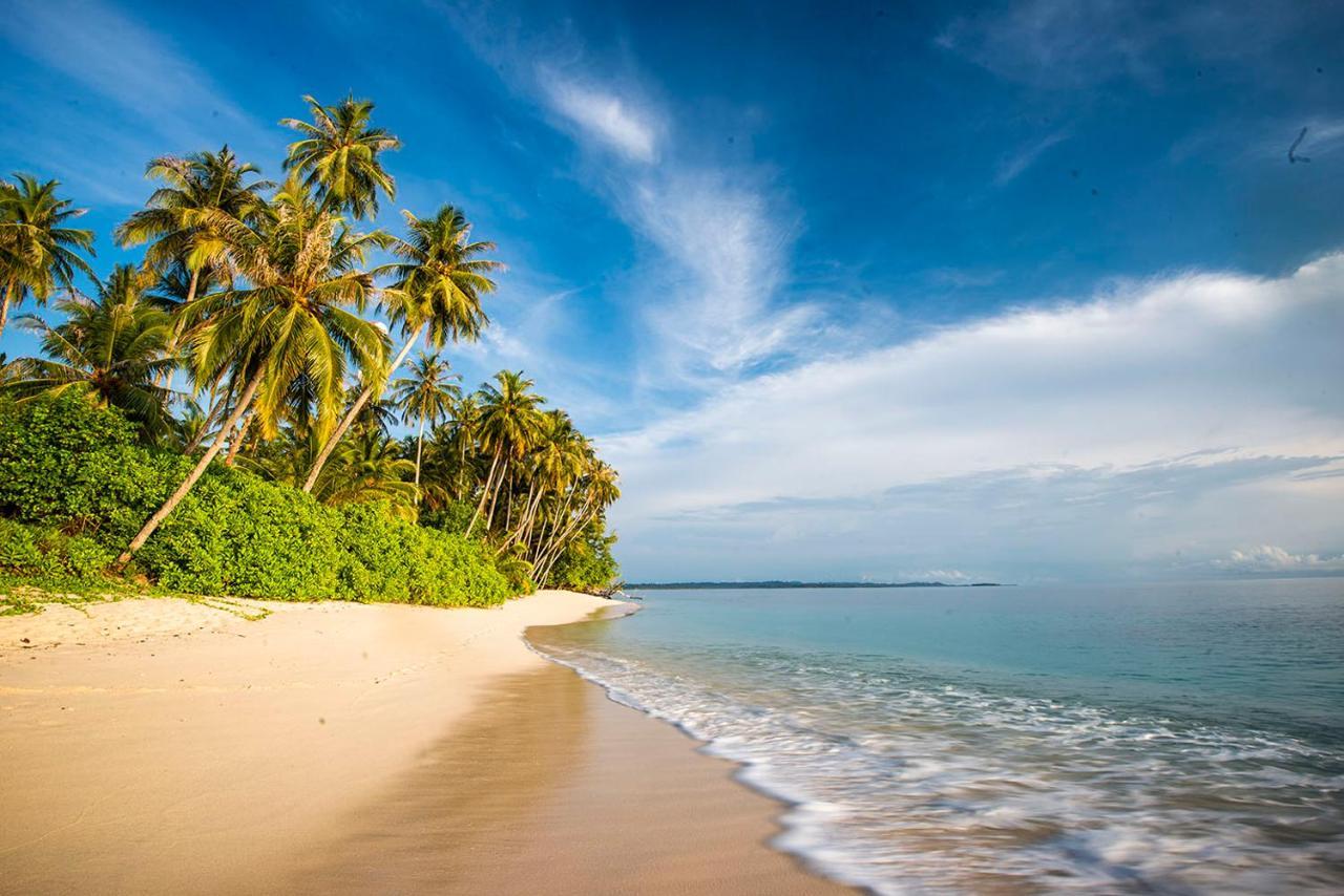 Pinang Island - Private Island Sea View Bungalows Singkil  Exteriör bild