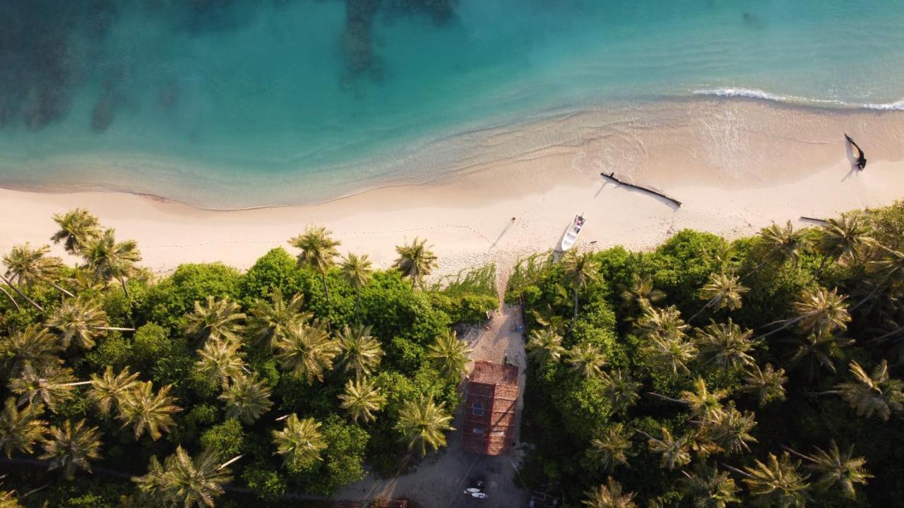 Pinang Island - Private Island Sea View Bungalows Singkil  Exteriör bild