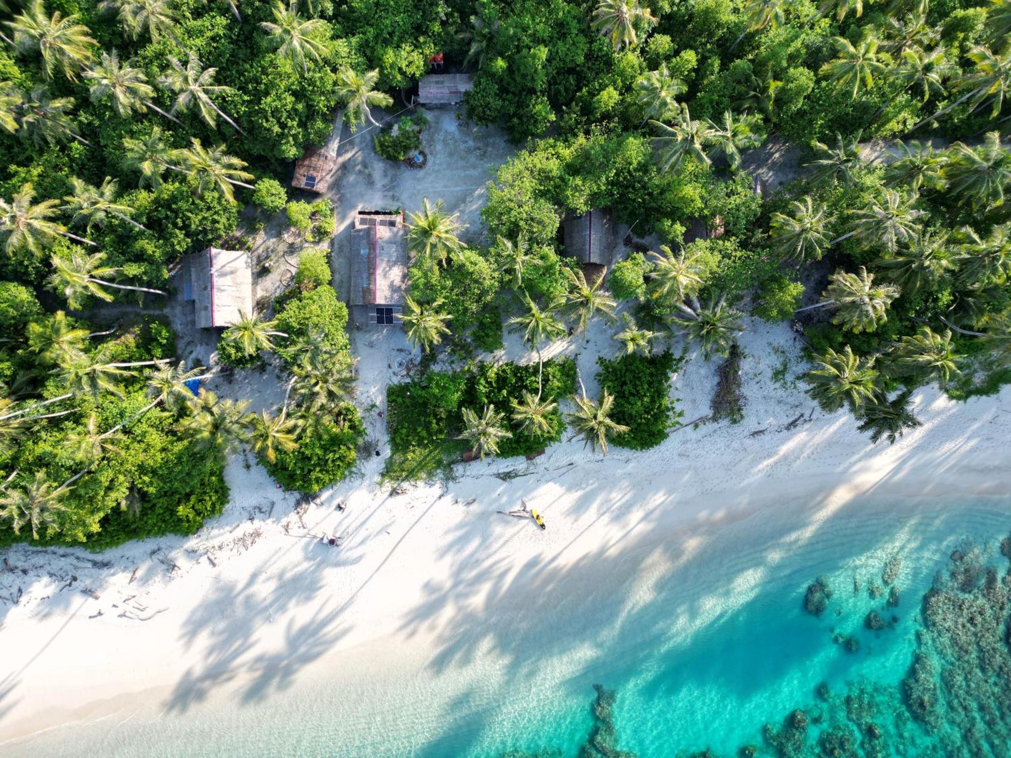 Pinang Island - Private Island Sea View Bungalows Singkil  Exteriör bild