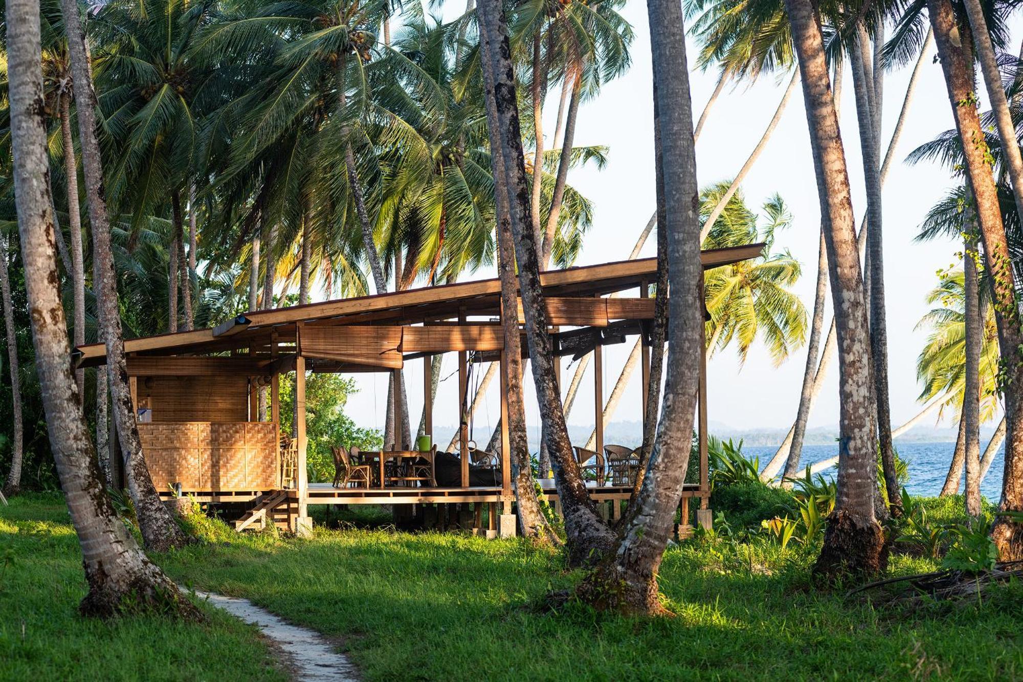 Pinang Island - Private Island Sea View Bungalows Singkil  Exteriör bild
