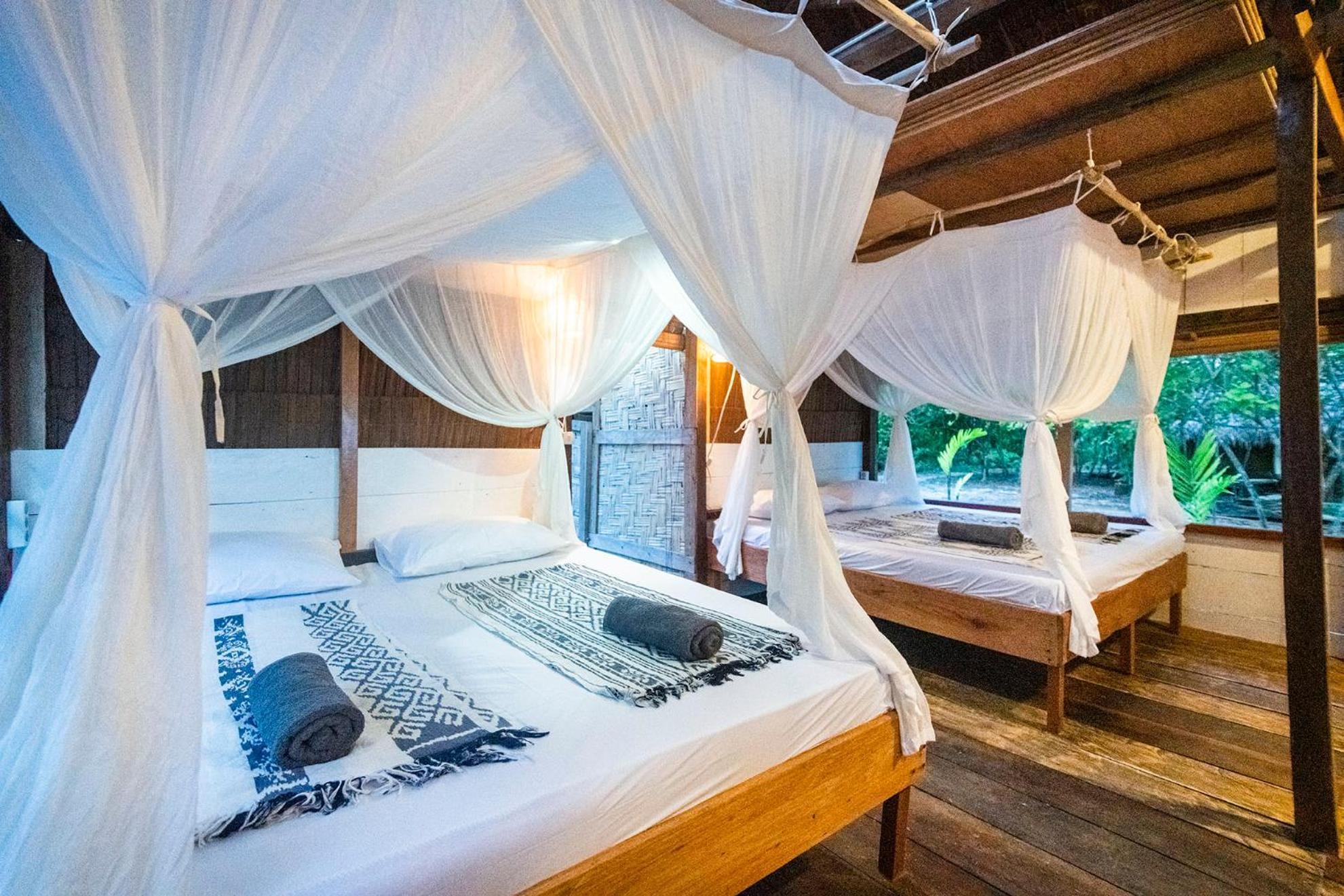 Pinang Island - Private Island Sea View Bungalows Singkil  Exteriör bild
